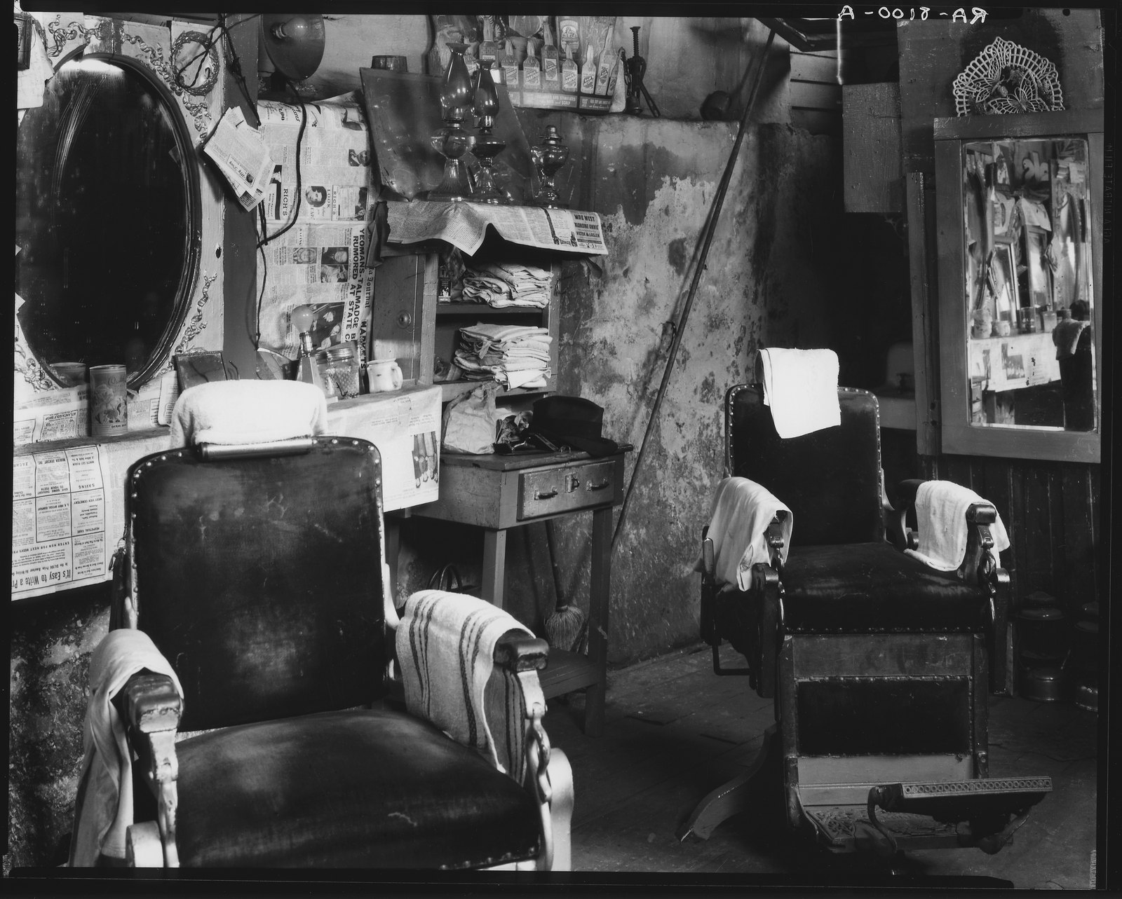 Inside a barber shop. Walker Evans, Atlanta, Georgia (1936)